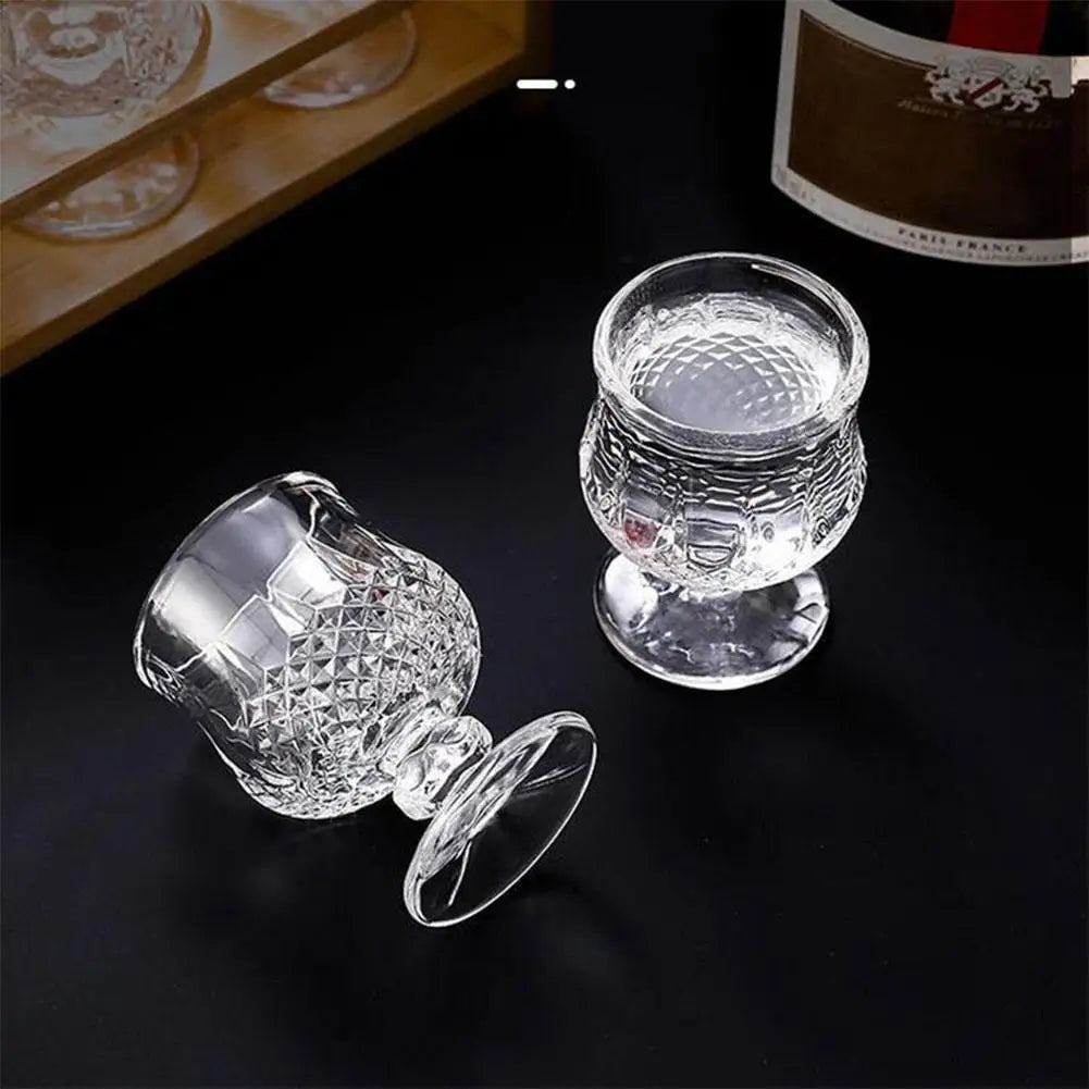 Transparent glass goblet – for wine or juice. 🍷
