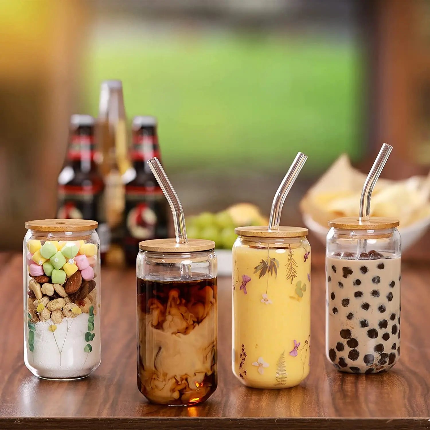 Glass cup with lid and straw. 🥤