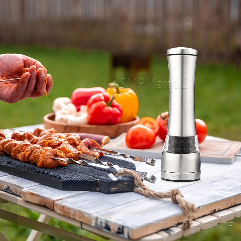 1–2 stainless steel manual pepper grinders for kitchen use.